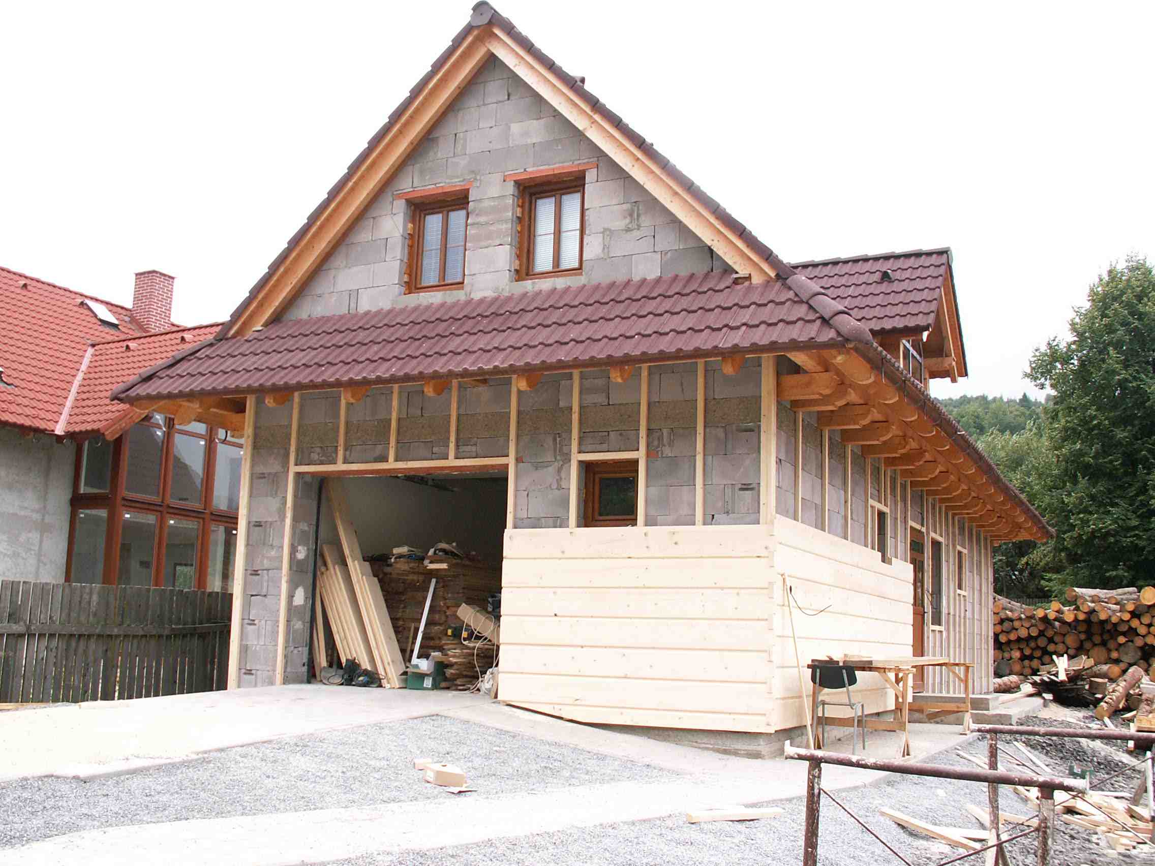 Stavba urbárskeho domu na píle