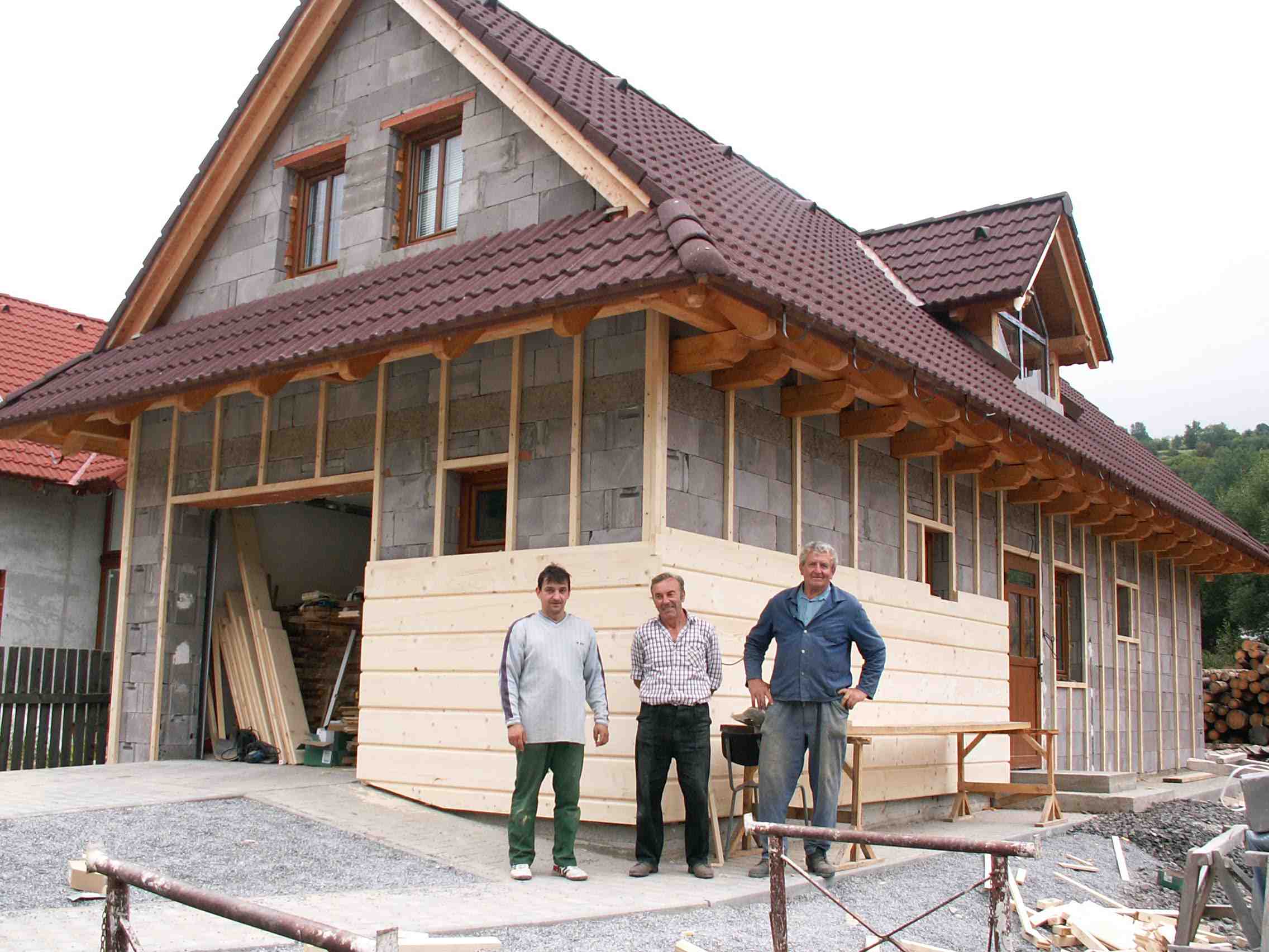 Stavba urbárskeho domu na píle