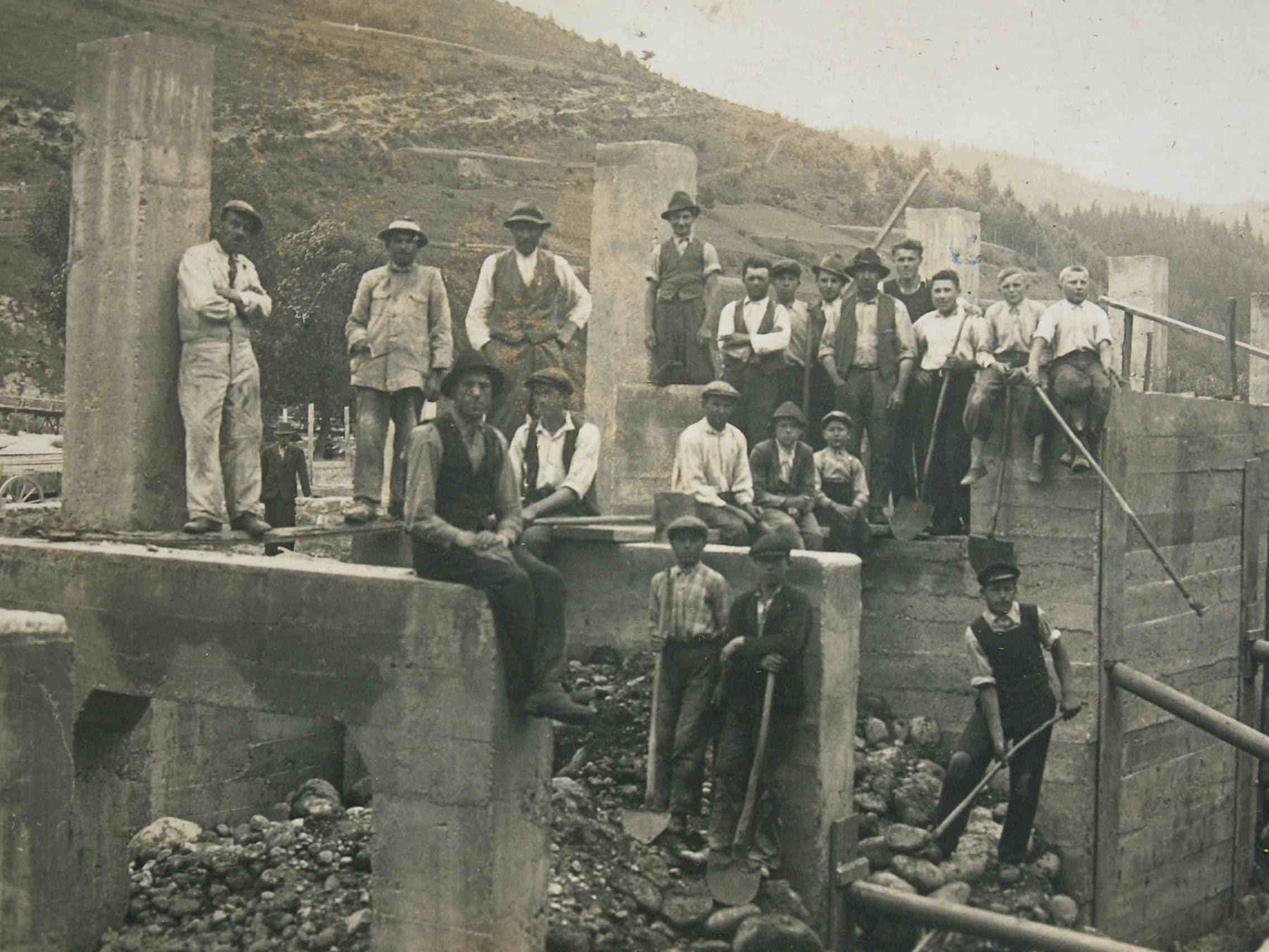 Marec 1940-stavanie žlebov